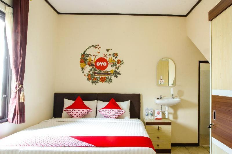 فندق Reddoorz Near Cikole ليمبانغ الغرفة الصورة